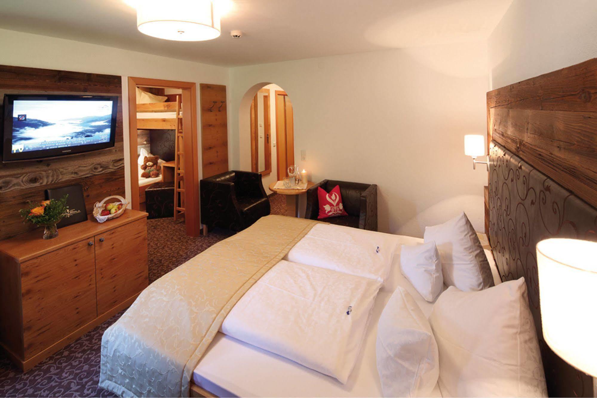 גרלוס Hotel Maria Theresia מראה חיצוני תמונה